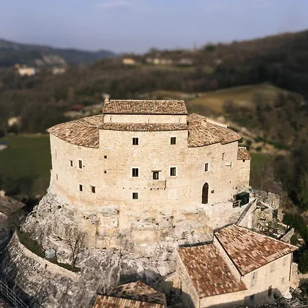 Castel Di Luco - Authentic 11th-century Castle 4*