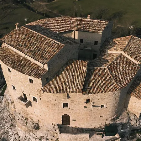 Vendégház Castel Di Luco - Authentic 11th-century Castle