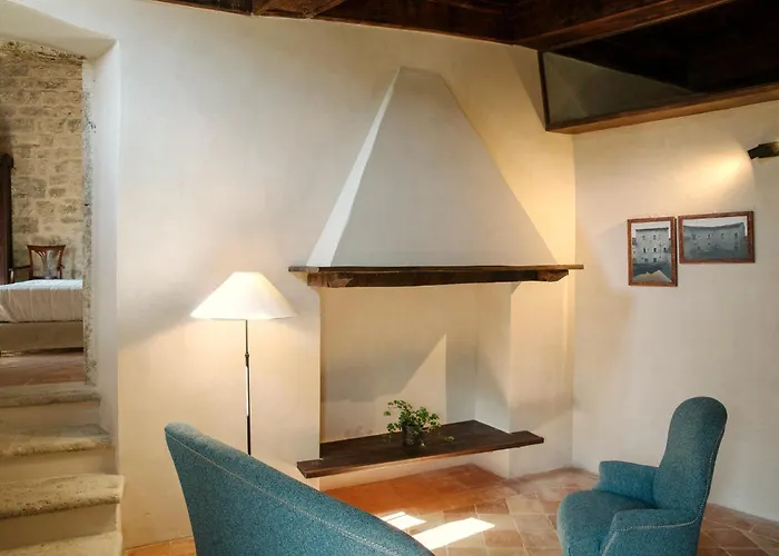 Castel Di Luco Guest house